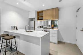 Modern Southbank 2-Bed Apartment with Gym & Pool